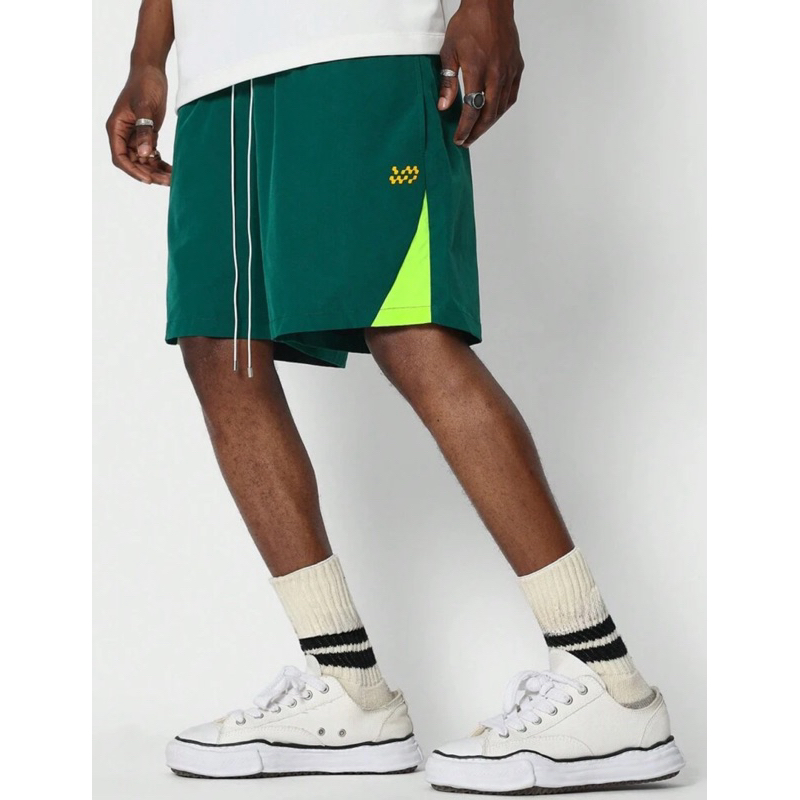 Short esportivo verde