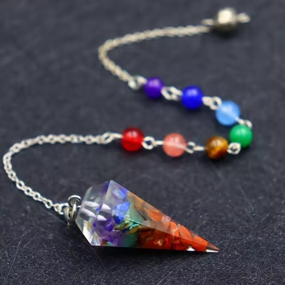 Resina Meditação Moda 7 Chakra Cristal Energia Hexagonal Natural Lucky Jewelry Pirâmide Colorida Amuleto De Cura
