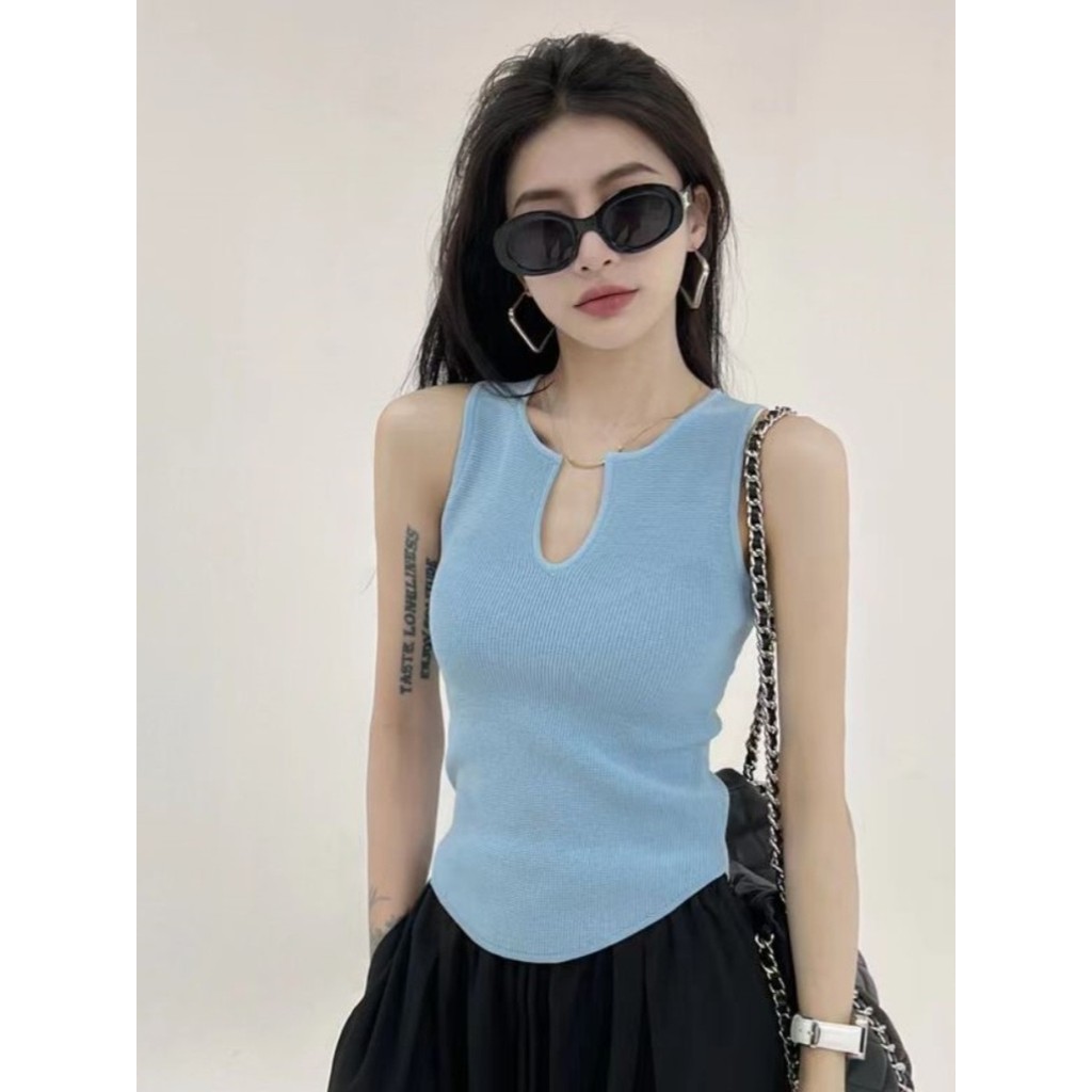 Colete francês sem mangas feminino Design de verão nicho Slim fit suéter de seda gelada chique Irregular com decote em V