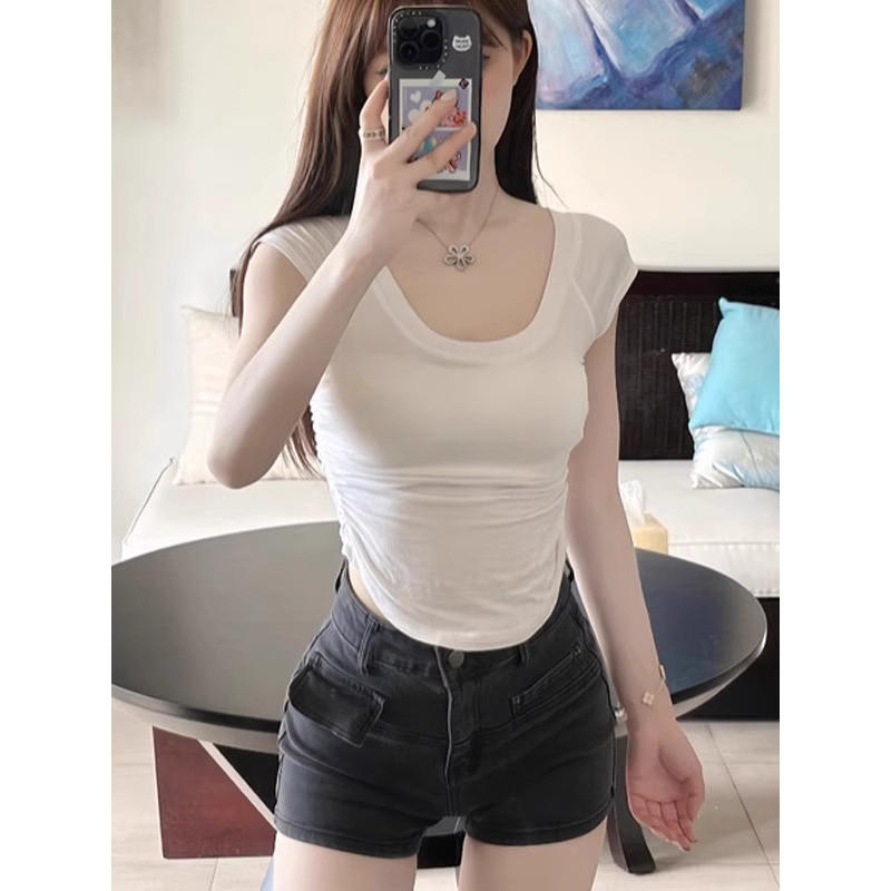 Chic Hot Girl Low-Neck Slim-Fit Peito-Olhando Camiseta de Manga Curta Mulheres Verão Irregular Plissado