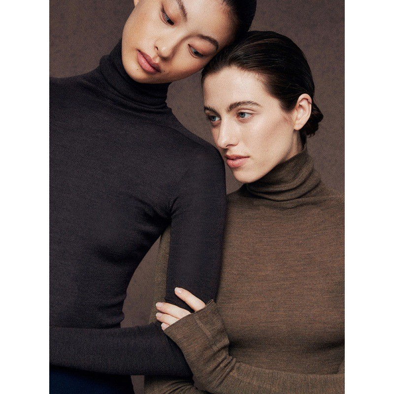 Elegant and sophisticated high-neck knitted base shirt for women, chic and beautiful slim-fit sweater with a stacked col