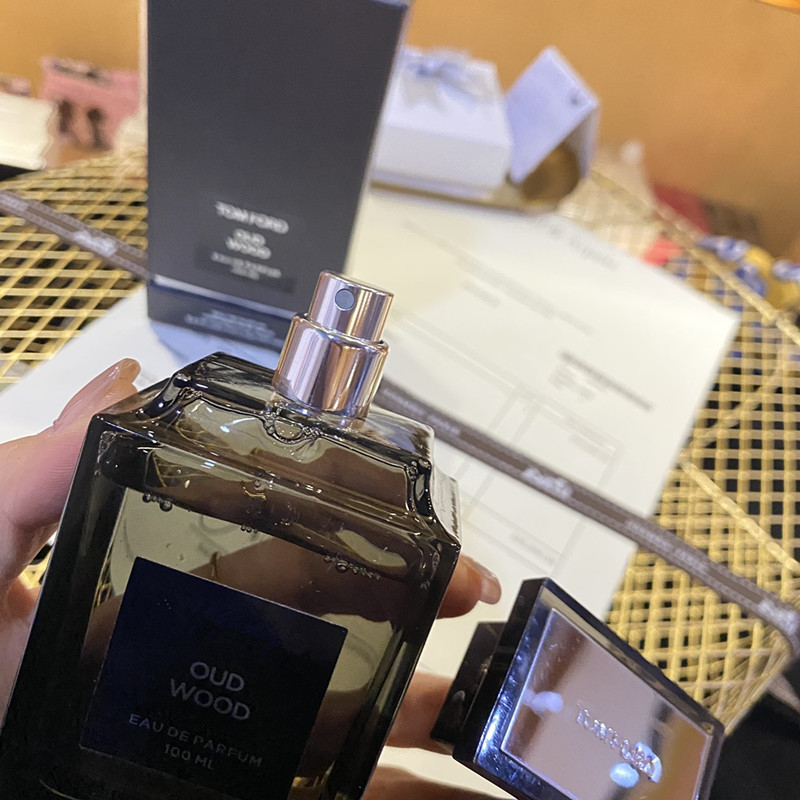 China Desconto Compra Atacado Masculino E Feminino universal Série OUD wood Ébano agarwood perfume De Madeira Perfumada