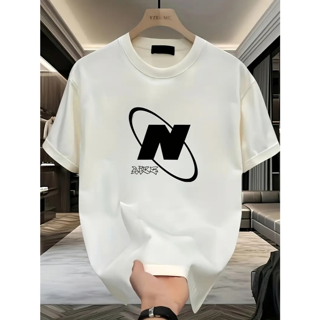 Camiseta Masculina de Algodão Oversize com Estampa "Planeta N", Gola Redonda e Manga Curta, Caimento Solto, Branca, Esti