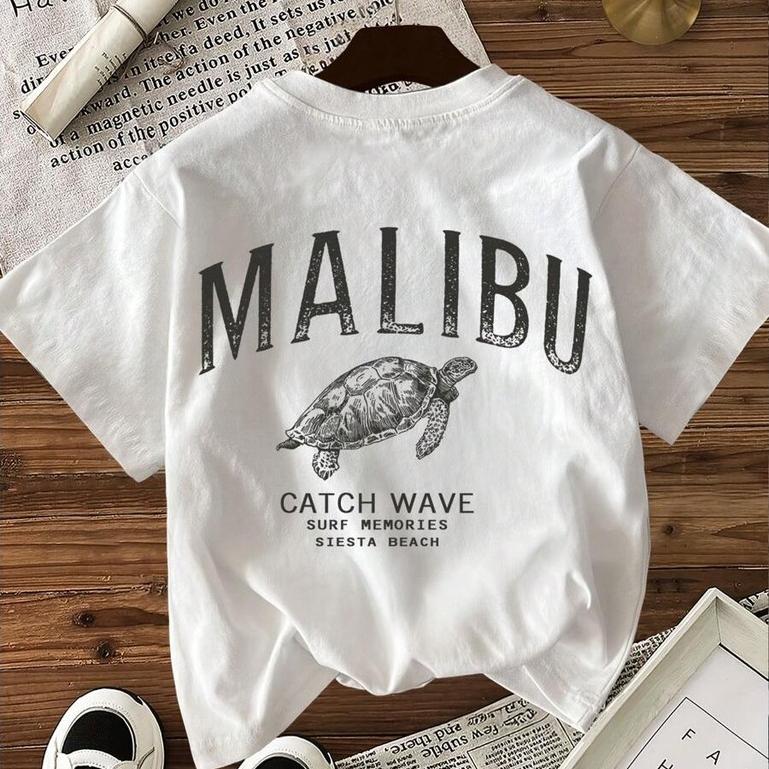 Camiseta Feminina de Manga Curta com Gola Redonda e Estampa Gráfica de Letra, Caimento Solto