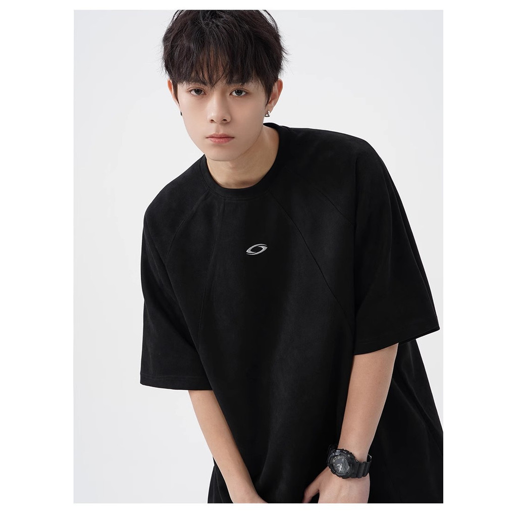 top Masculino casual Solto De Manga Curta Para O Verão , Gola Redonda Preta Pura .