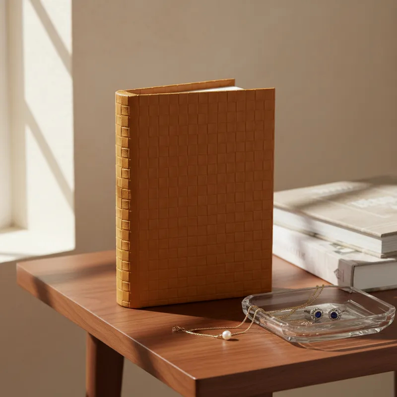 Livro Caixa Decorativo Organizador Discreto Porta Objeto Revestimento Similar Couro Natural Trançado