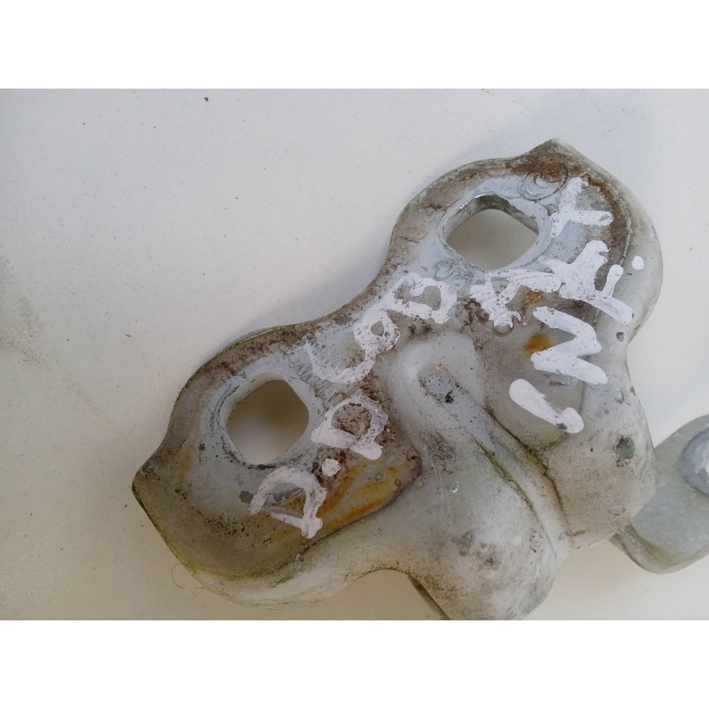Dobradiça Porta Inferior Dianteira Direita Chevrolet Cobalt