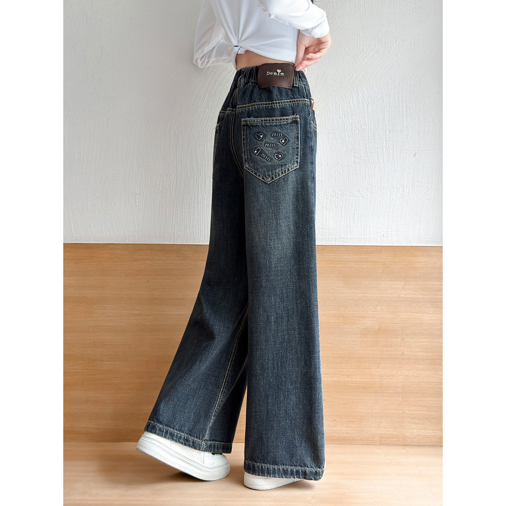 Meninas Jeans 2026 novo estilo roupas de outono grandes crianças influenciador amor bordado calças retas estreitas crian