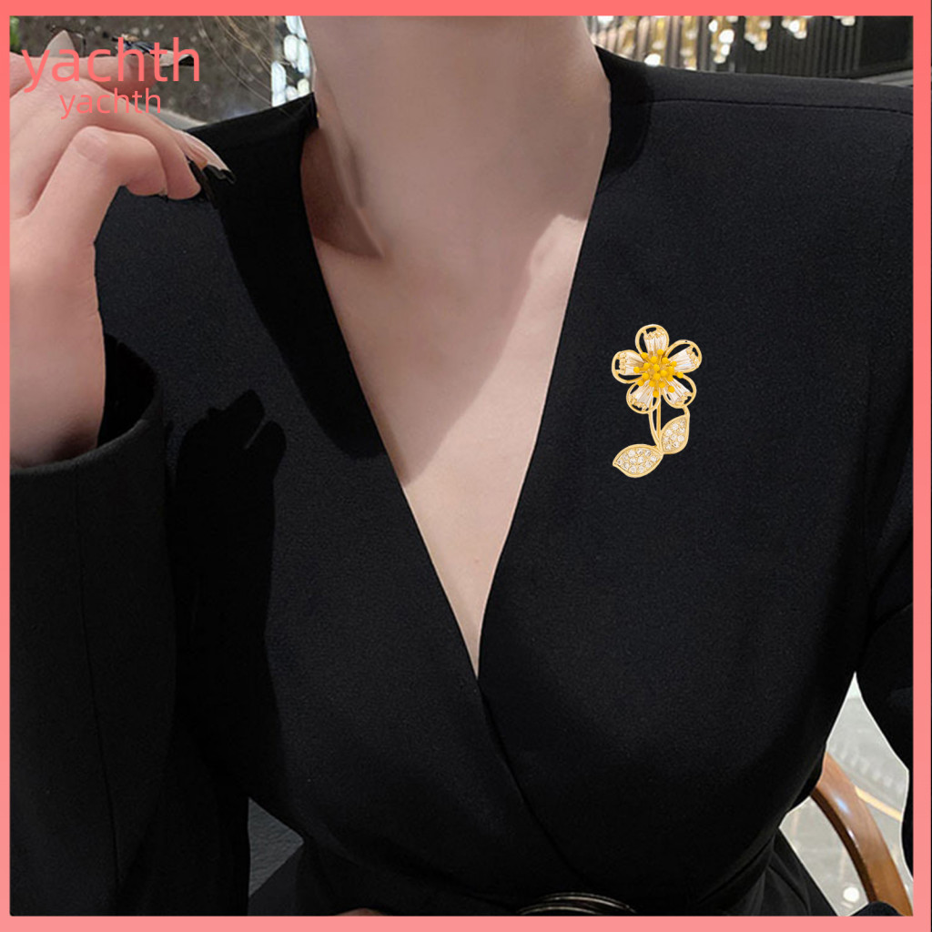 Flower Brooch Pin Elegant Lapel Rhinestone for Women – Decorative Accessory for Shirts Dresses Scarves Hats Bags for S