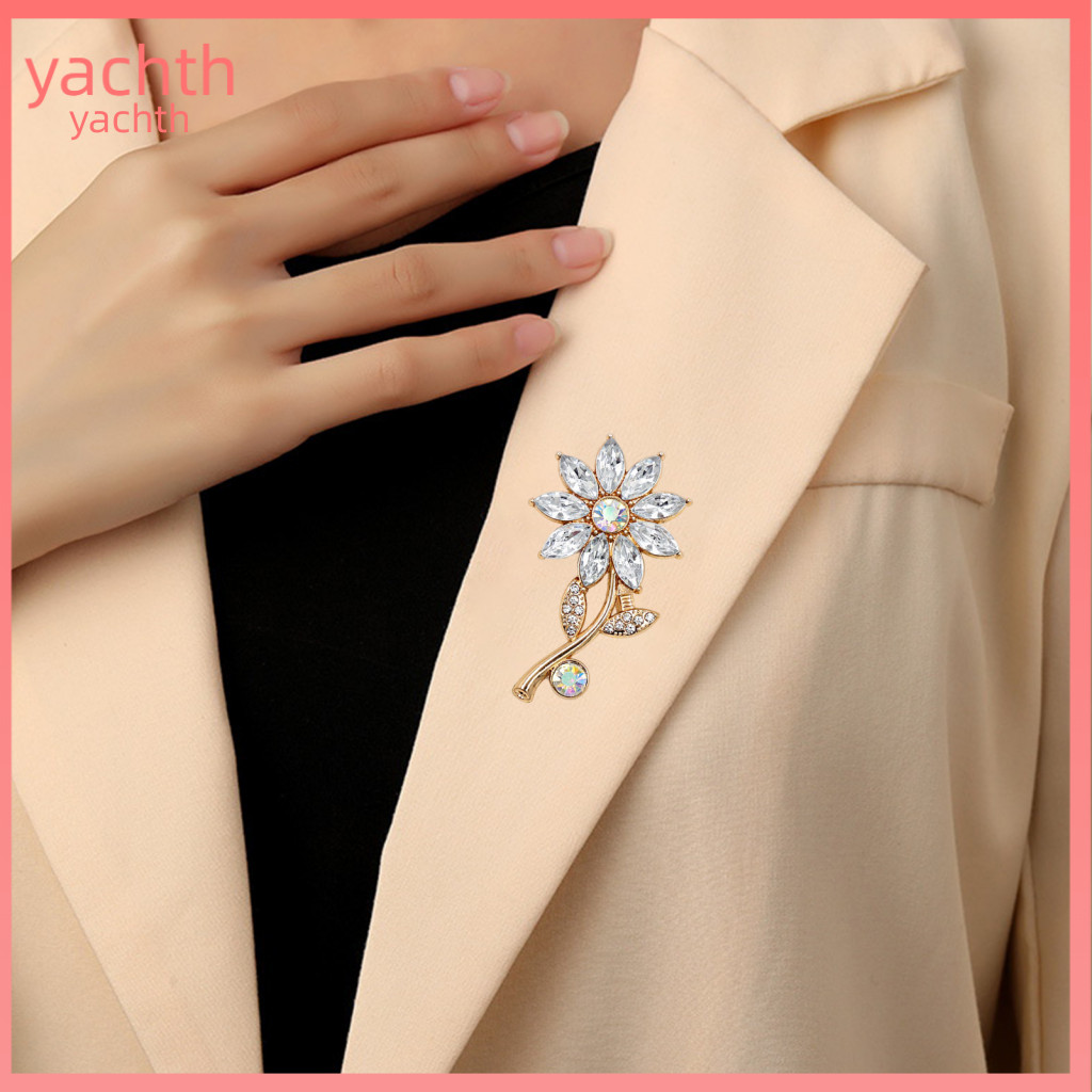 Alloy Lapel Pin Sparkling Brooch Golden Rhinestone Flower for Women – Floral Elegant Wedding Party Jewelry Gold Plated
