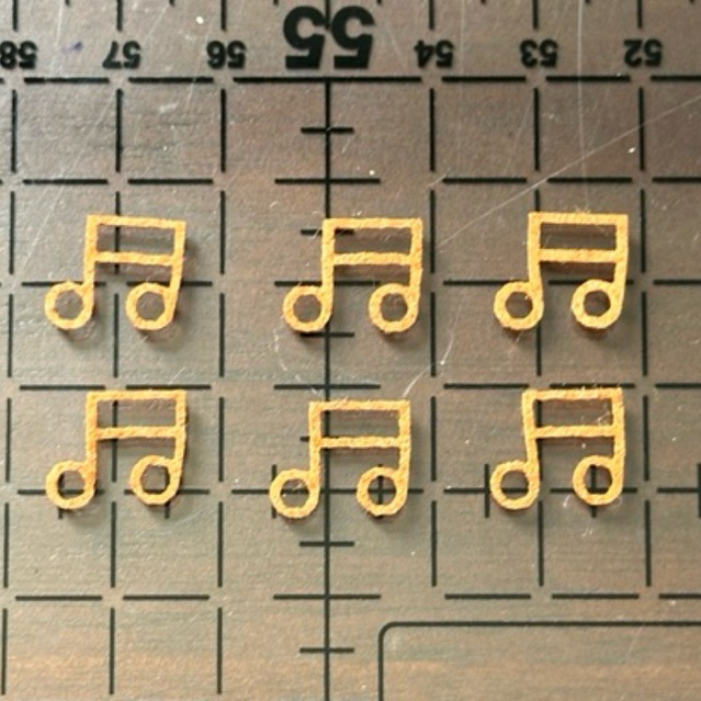 Nota musical (colcheias agrupadas) em feltro 1,1cm – Kit com 6 unidades cor bege