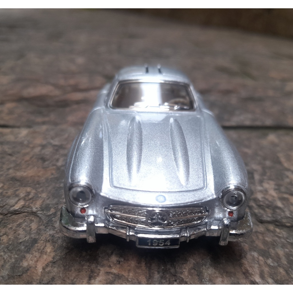 Miniatura de Carrinho Mercedes- Benz 300sl 1954 Prata 1/36 RMZ Metal e Fricção.
