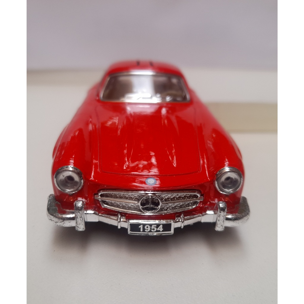 Miniatura de Carrinho Mercedes- Benz 300sl 1954 Vermelho 1/36 RMZ Metal e Fricção.