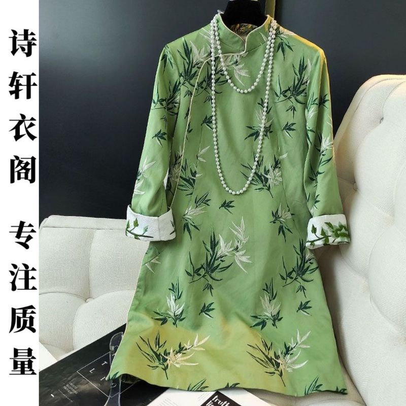 Green improved slanted-collar slim-fit cheongsam for women, 2023 spring vintage Chinese style everyday waist-cinching sl