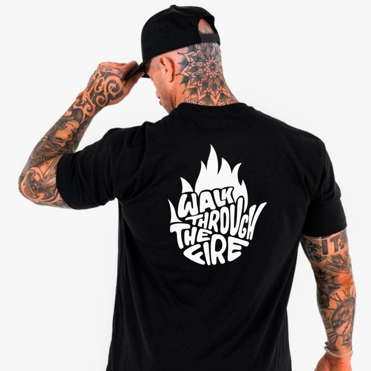 Camiseta Masculina Walk Through the Fire Fé Cristã Religiosa Produto Exclusivo com Preço Promocional e Condição