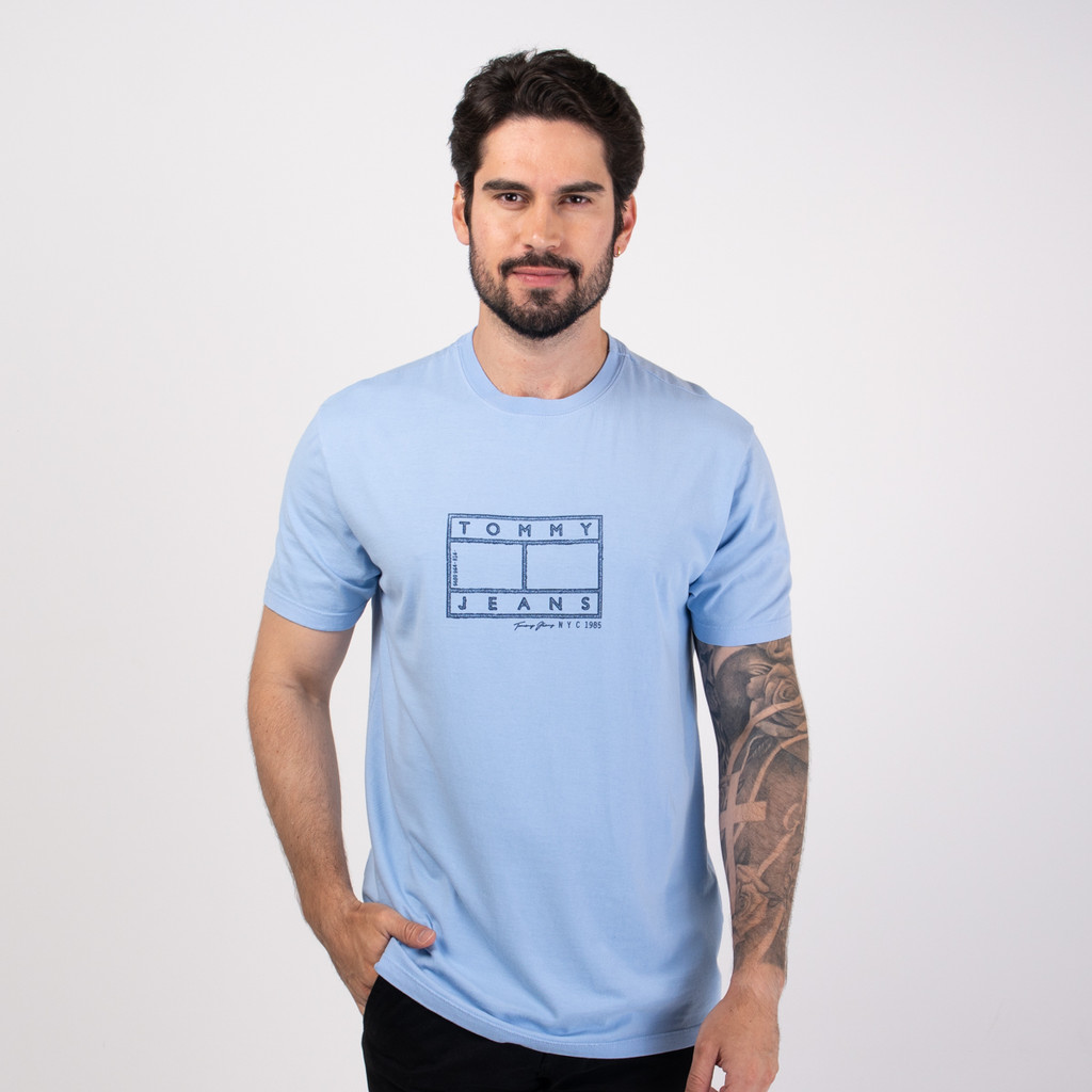 Camiseta Tommy Jeans Center Flag Azul Claro
