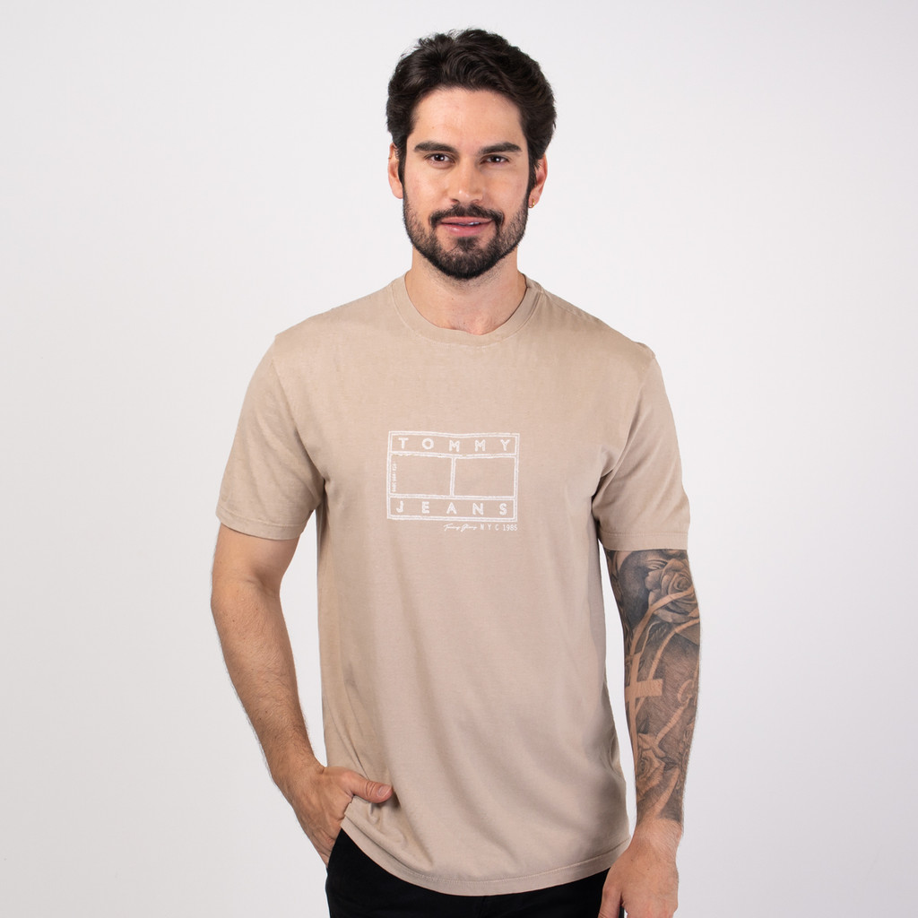 Camiseta Tommy Jeans Center Flag Bege