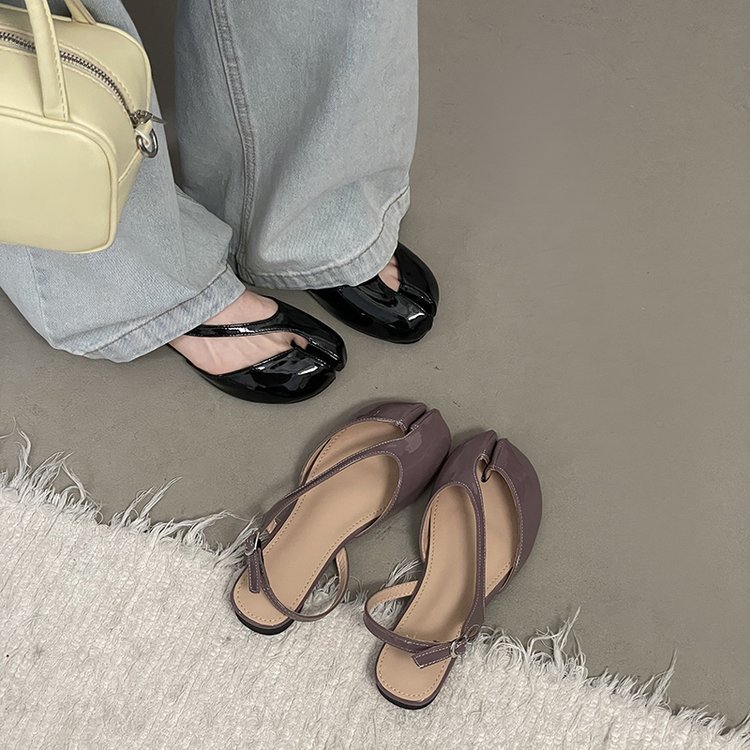Baotou Square Toe Flat Sandálias Couro Envernizado Fivela Plana