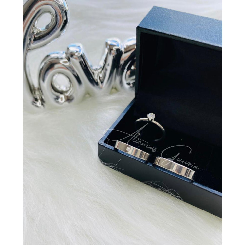 Par de Alianças Aço Inox Prata 4mm Reta e Pedra