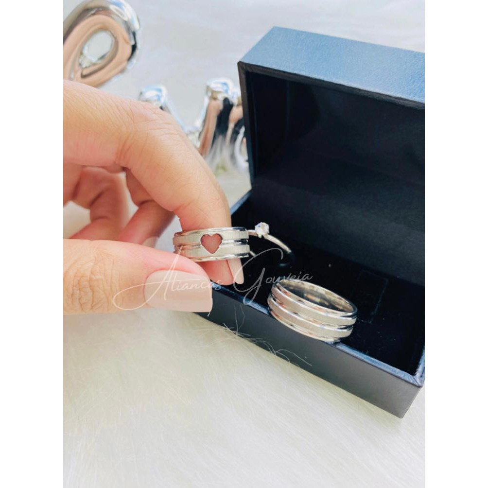 Par de Alianças Aço Inox Reta 7MM Escovada Coração Vazado