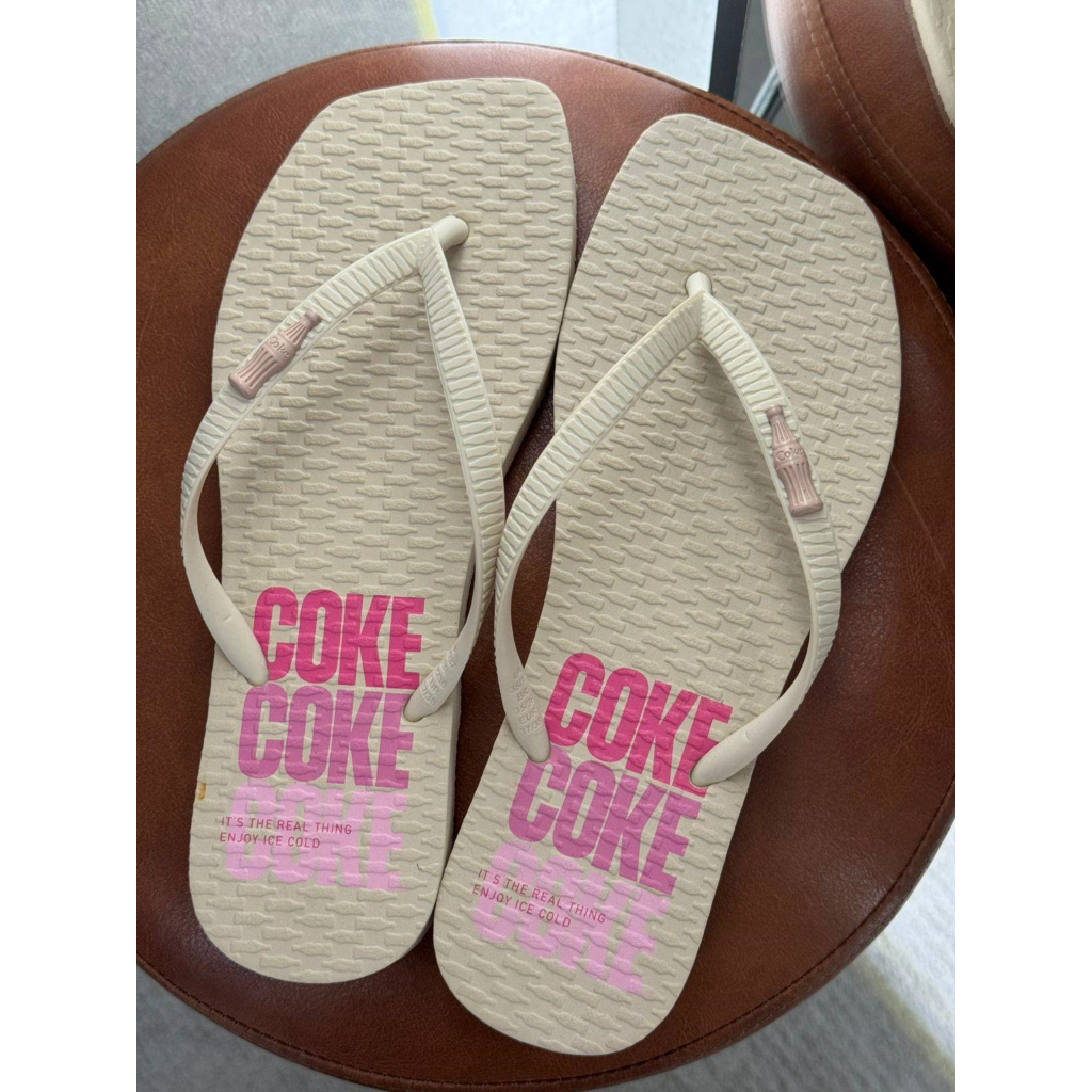 Chinelo de Dedo Bico Quadrado Coca Cola Pop Colors Square Feminino Off White Original Confortável