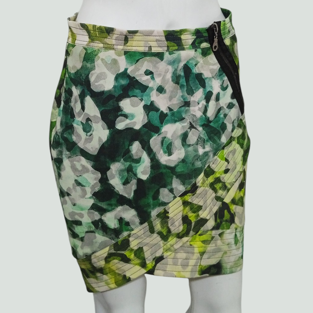 saia Usada de Brechó feminina Tamanho 38 lápis Saia Verdiana com Folha Animal Print Verde estampa verde marca shoulder