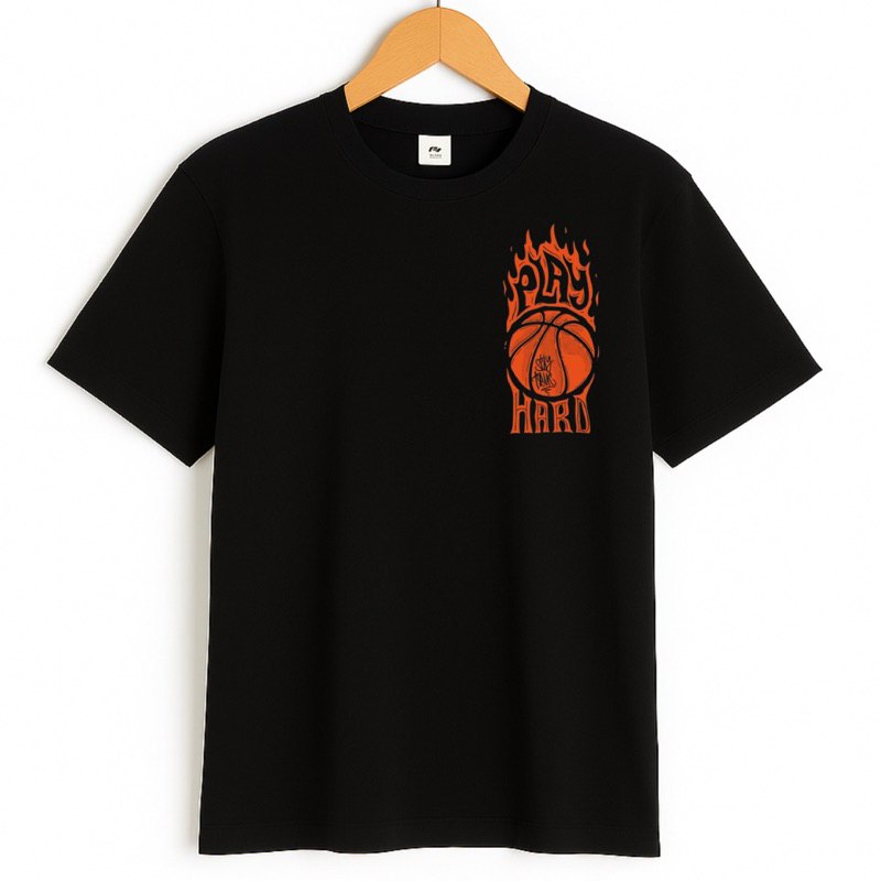 Camiseta Masculina Play Hard – Estampa Basquete com Chamas Estilo Streetwear