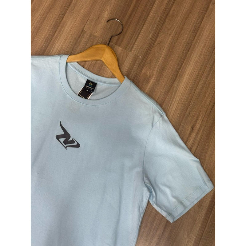 Camiseta Onbongo azul bebê original.
