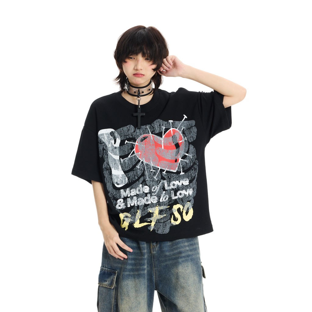 SOY American Hip-Hop Heart Graffiti Print Camiseta de manga curta Homens Mulheres Nicho Waffle Street Wear Street Short