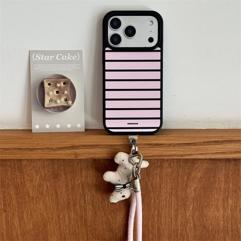 Kawaii Light Pink Striped Print Phone Case For iPhone 15 16 17 Pro Max Black Border Pink Hand Strap White Spot Bear Protective