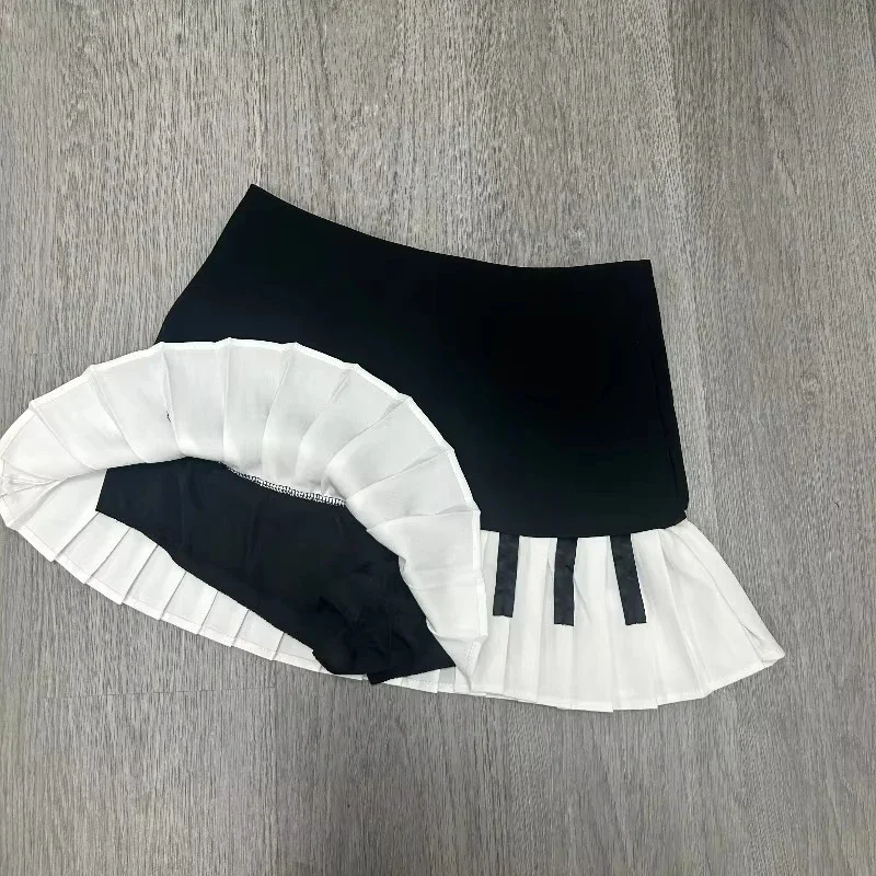 Sweet and spicy style black and white piano vintage pleated skirt for women's spring new design sense slimming and form-fitting