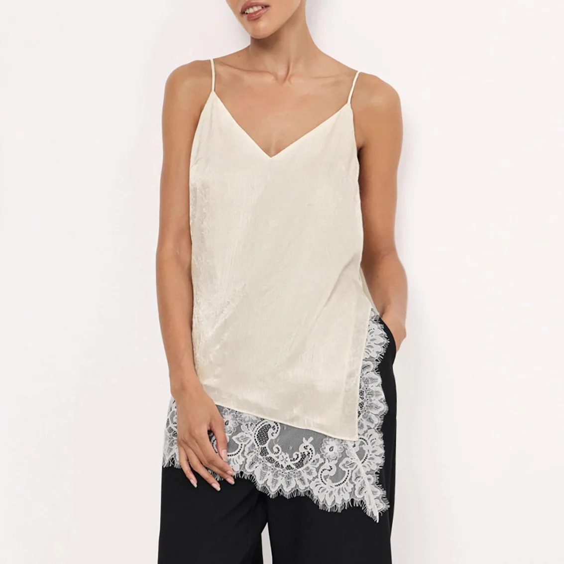 Autumn and Winter New V-neck Lace Patchwork Camisole Vest with Women's Design Sense, Temperament and Fashion Top