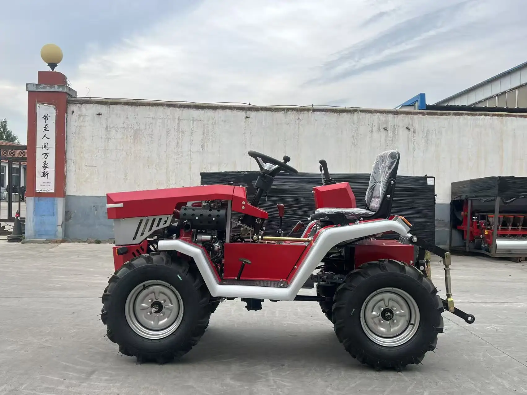 Hot Selling Optional Cabin Wheeled Tractor New Arrival Agriculture Equipment, Customized Function Upgrade Plan, Free Shipping