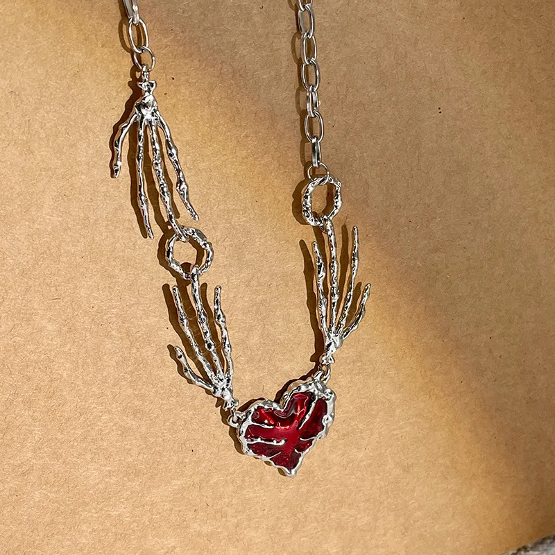 Personality Punk Heart Pendant Necklace Women Fashion Hip Hop Skeleton Hand Chain Choker Jewelry Accessories Gifts Wholesale
