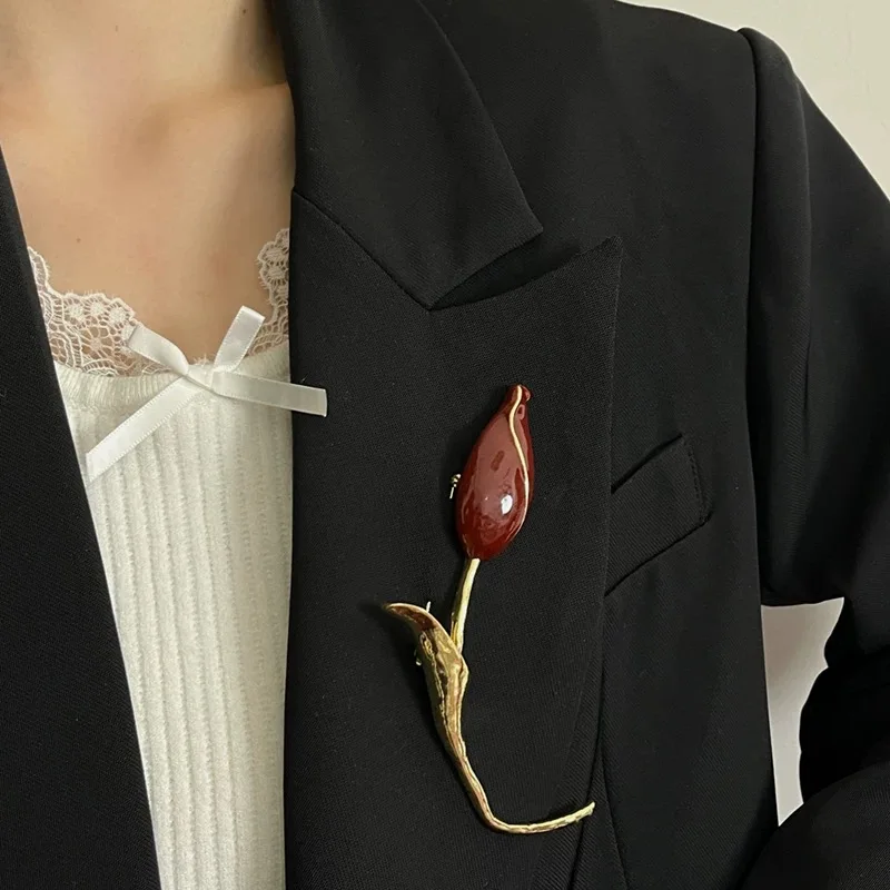 2025 New European And American Design Sense Tulip Flower Metal Brooch Light Luxury Temperament Suit Accessories