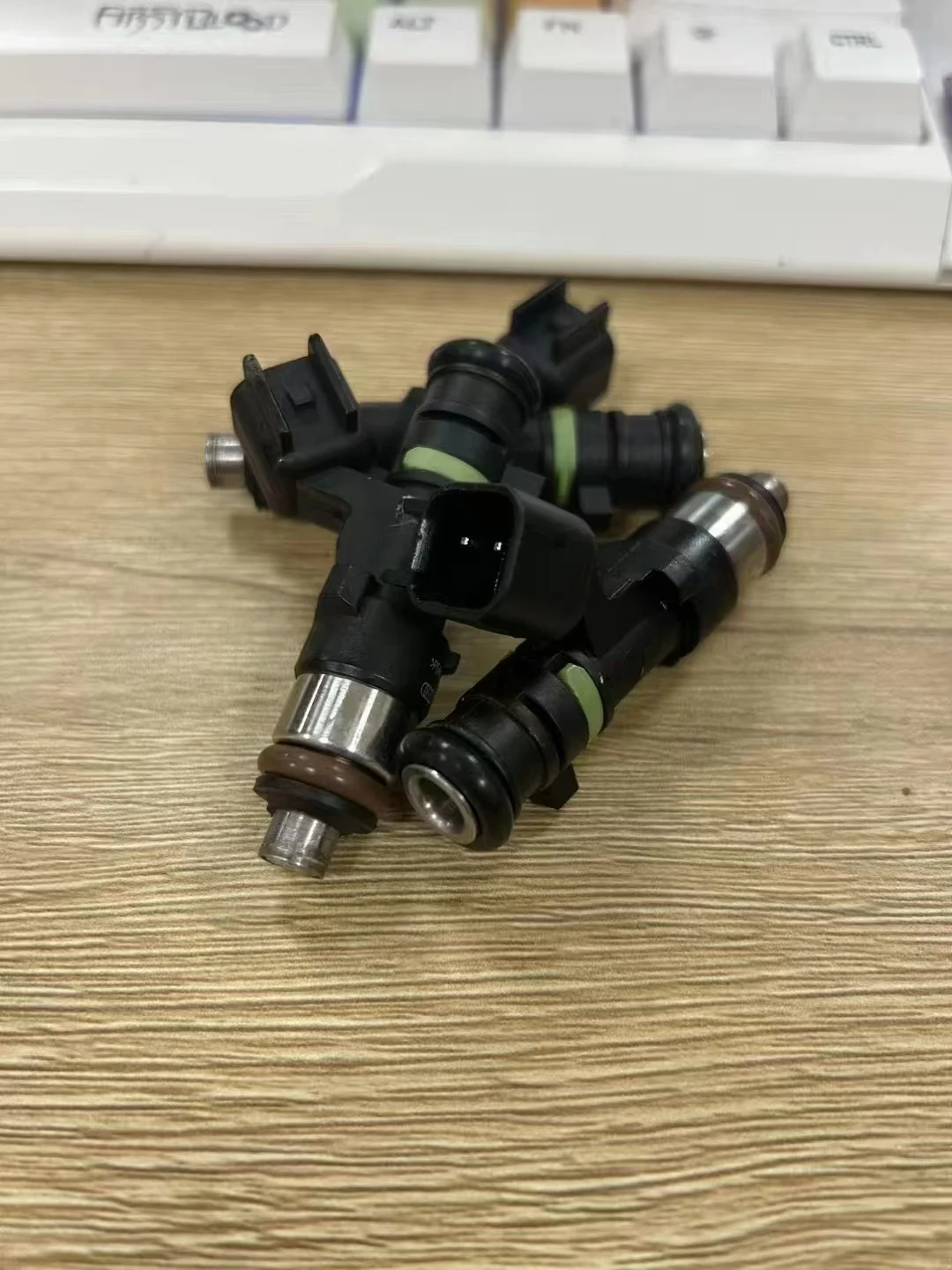fuel Injector Nozzle 0280158096 For 2007-2014 Volvo V40 V50 V60 V70 C30 C70 S60 S40 S80 XC60 XC70 2.5L  T5