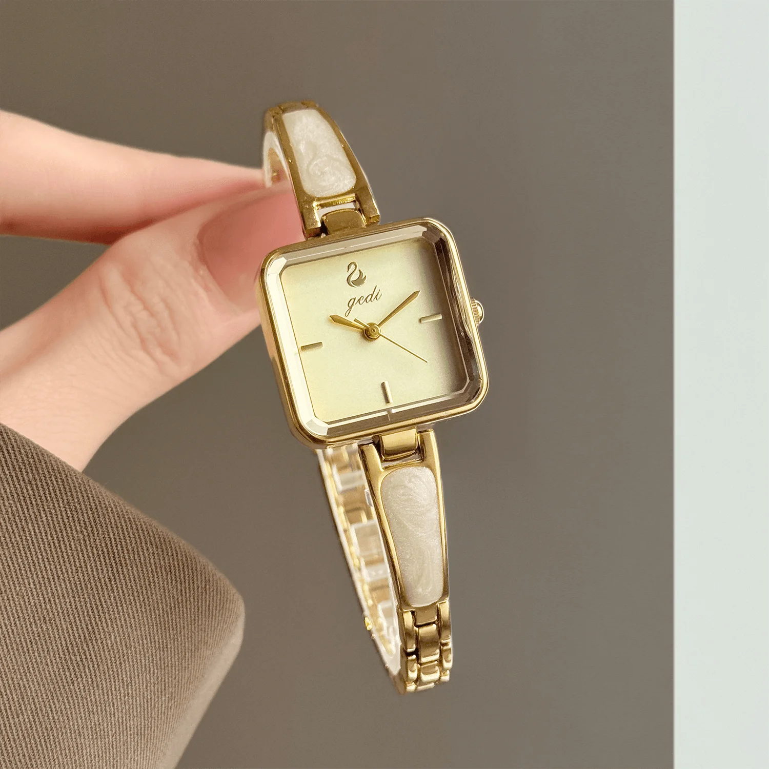 Elegant Quartz Women Watch Stainless Steel Bracelet Elegant Waterproof Ladies Dress Wristwatch Minimalist Office Daily Gift