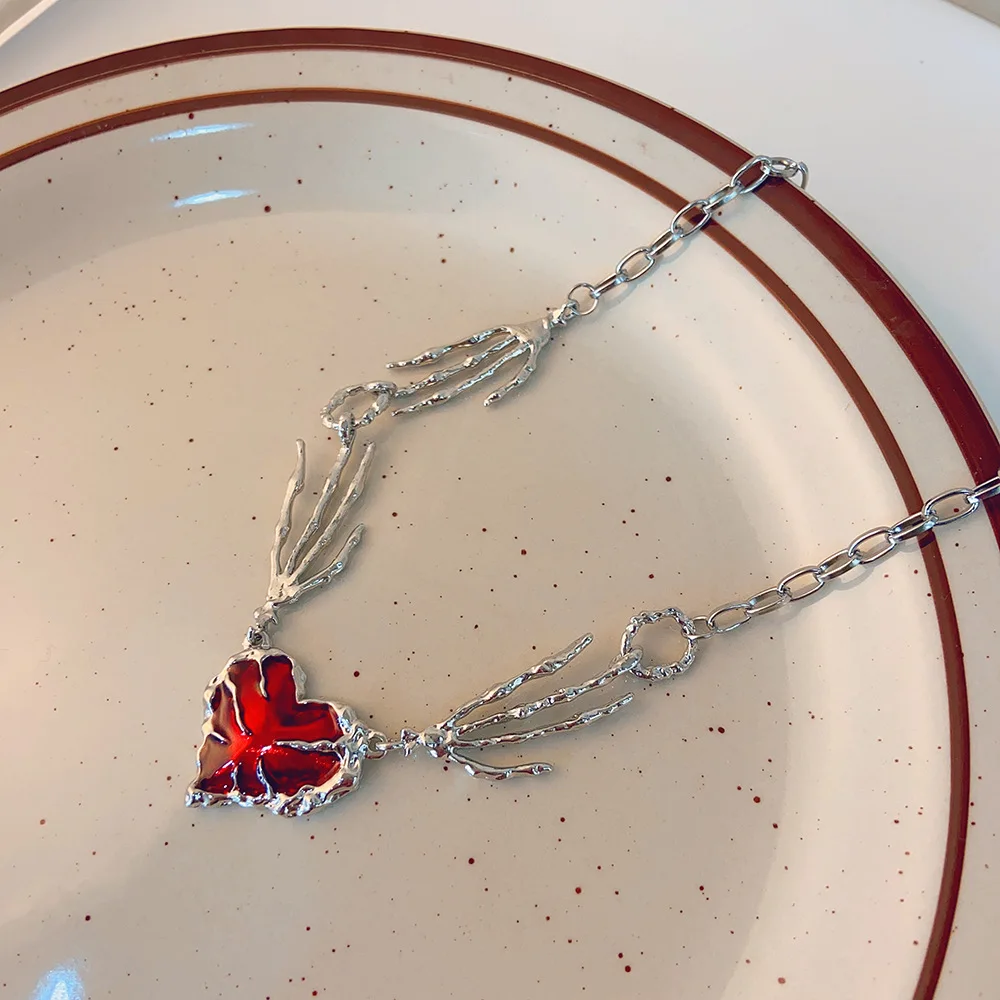 Personality Punk Heart Pendant Necklace Women Fashion Hip Hop Skeleton Hand Chain Choker Jewelry Accessories Gifts Wholesale