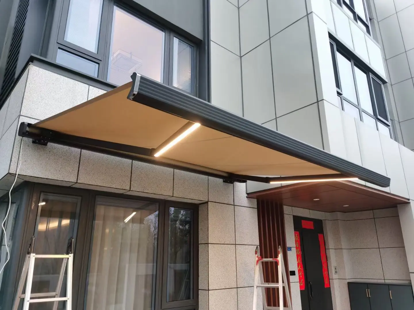 Villa Easy To Install Wall Mounted Sunshade Outdoor Leisure with LED Lights Canopy Fashionable Foldable Heat Insulation Awning