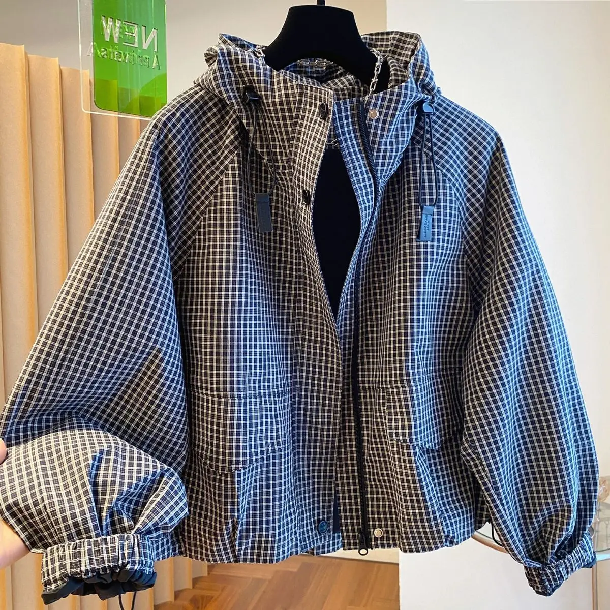 high-end European plaid hooded jacket women's autumn 2026 new loose and versatile short jacket top