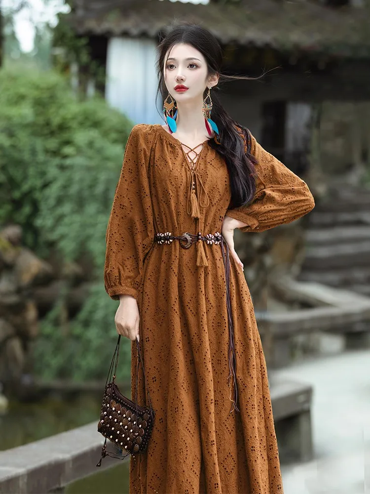 A khaki dress with exotic style for female college student's post-apocalyptic travel
