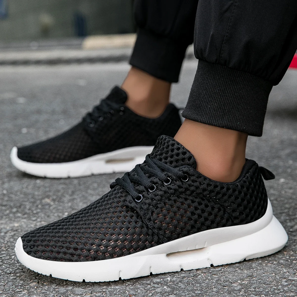 Summer New Men's Breathable Mesh Sneakers Lightweight Comfortable Anti-Slip White Casual Sport Shoes Men's Zapatillas Hombre