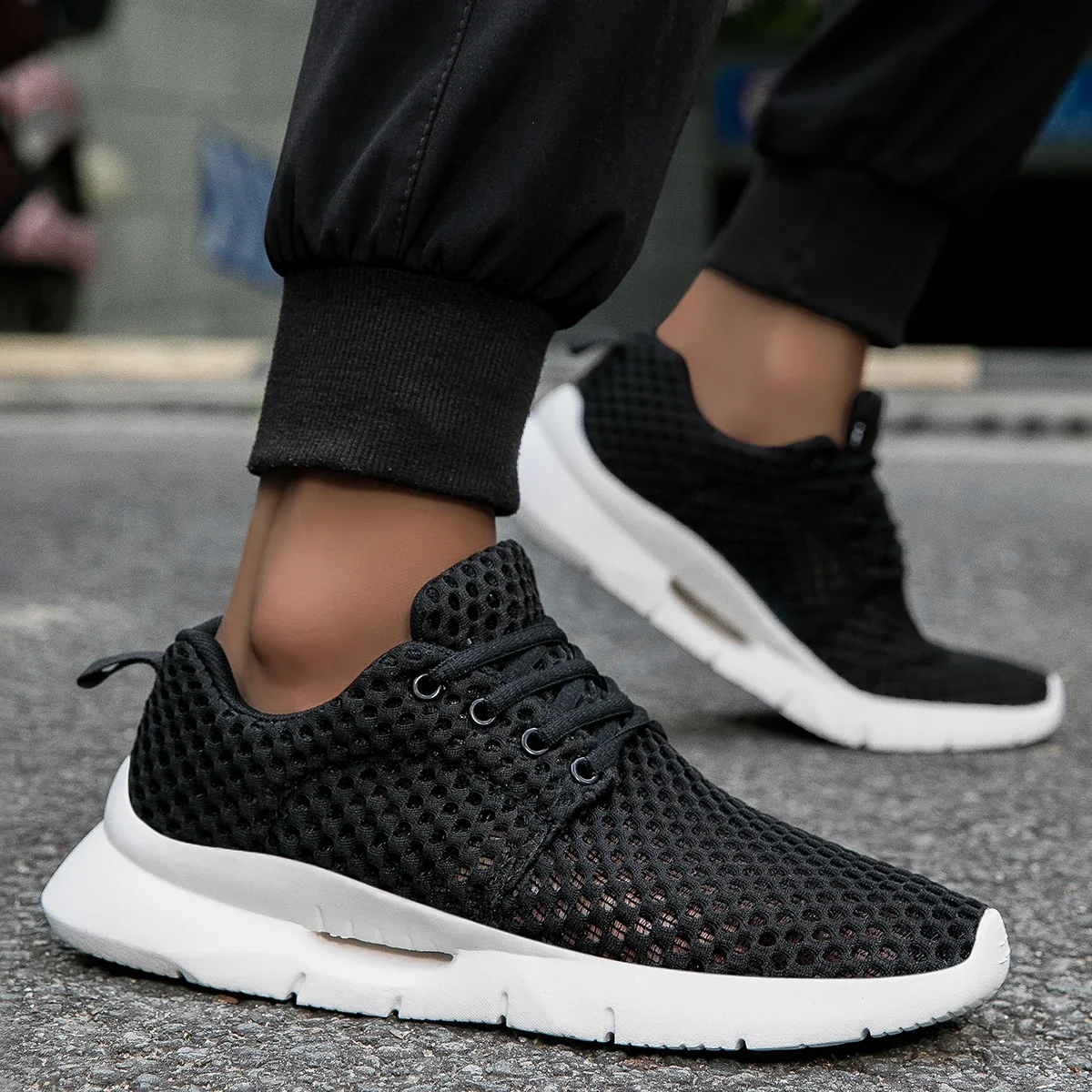 Summer New Men's Breathable Mesh Sneakers Lightweight Comfortable Anti-Slip White Casual Sport Shoes Men's Zapatillas Hombre