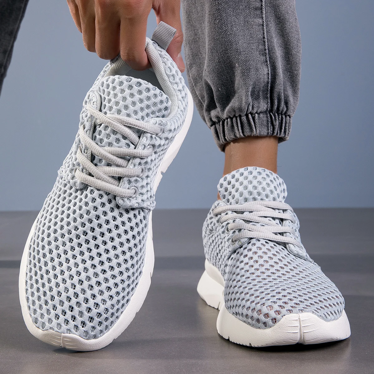 Summer New Men's Breathable Mesh Sneakers Lightweight Comfortable Anti-Slip White Casual Sport Shoes Men's Zapatillas Hombre