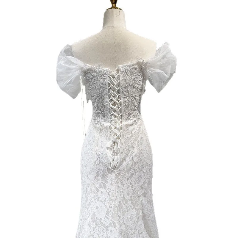 A one-shoulder lace fishtail light gauze dress for person's travel photo shoot