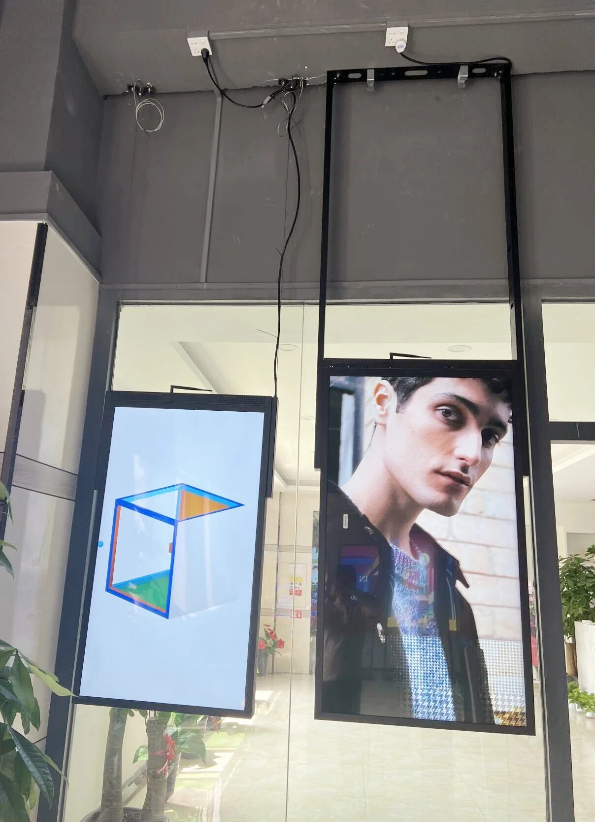 Double-sided Highlight Window Advertising Machine Shopping Center Hanging LCD Screen Commercial Digital Display