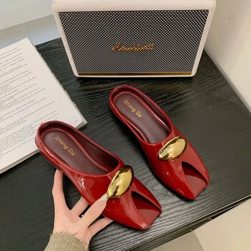 Women Mules Slippers Fashion Patent Leather Casual Cool Slippers Designer Metal Buckle Fish Mouth Slippers for Women Half Slides