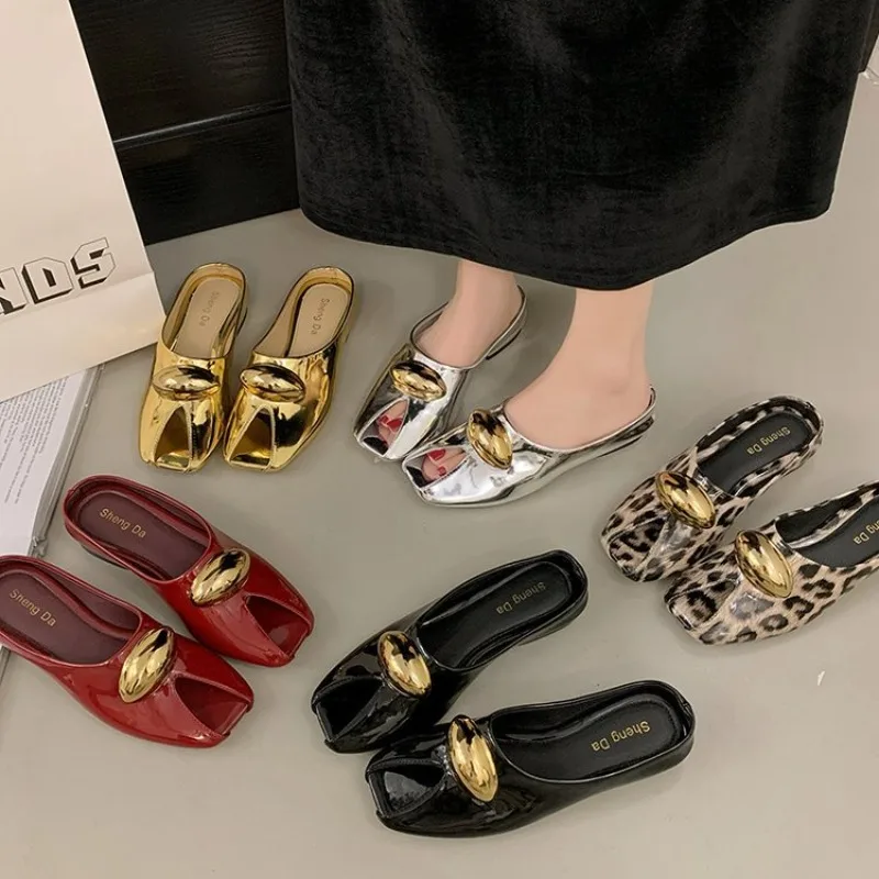 Women Mules Slippers Fashion Patent Leather Casual Cool Slippers Designer Metal Buckle Fish Mouth Slippers for Women Half Slides
