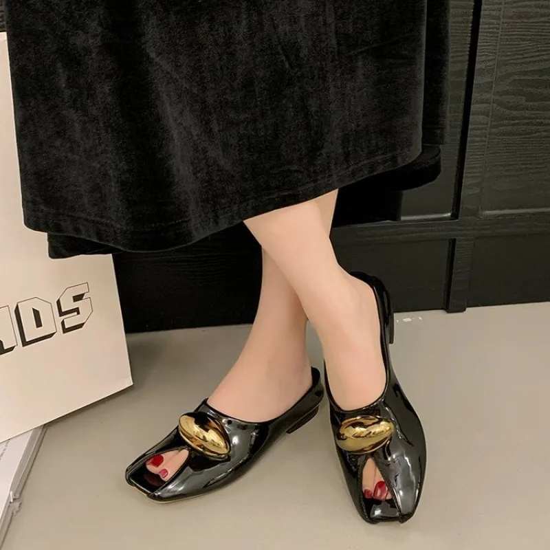 Women Mules Slippers Fashion Patent Leather Casual Cool Slippers Designer Metal Buckle Fish Mouth Slippers for Women Half Slides