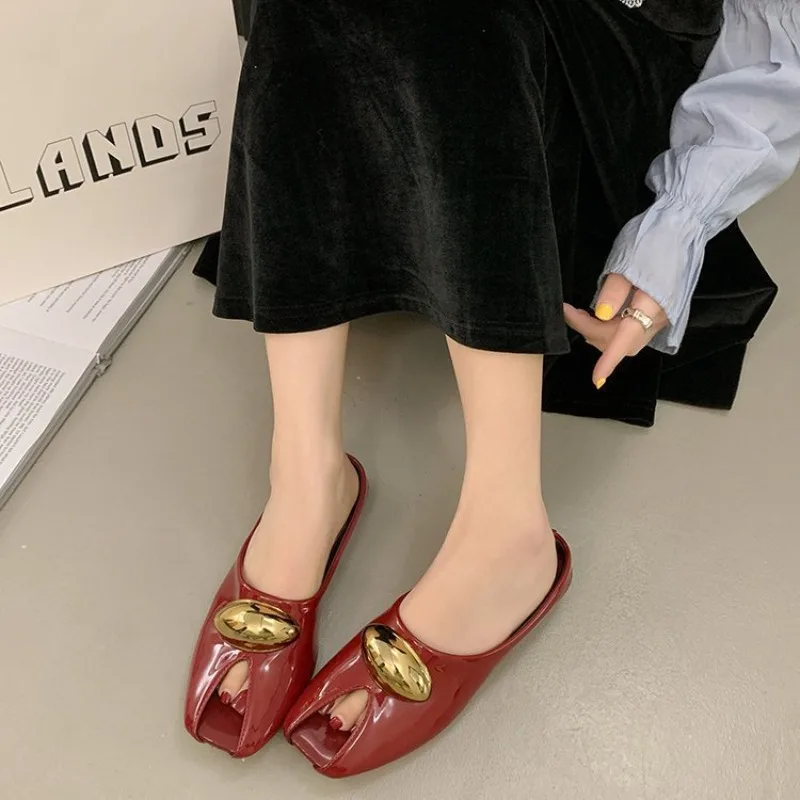 Women Mules Slippers Fashion Patent Leather Casual Cool Slippers Designer Metal Buckle Fish Mouth Slippers for Women Half Slides